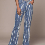 Women Blue Cotton Dyed Relaxed Fit High-Rise Light Fade Jeans
