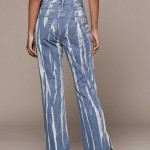 Women Blue Cotton Dyed Relaxed Fit High-Rise Light Fade Jeans
