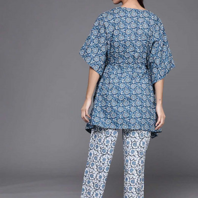 Women Blue & White Ethnic Motifs Printed Cotton Night Suit